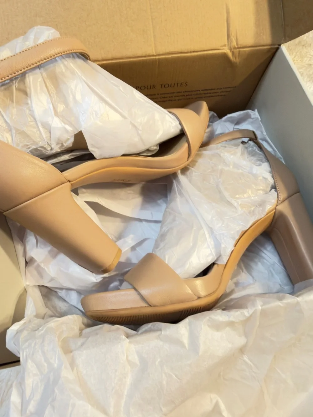 Naturalizer ‘Joy’ Heeled Sandal in a Crème Brulee Size 8 New in box